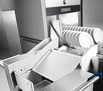 Sistema di lavaggio HOBART FLOW Line con sistema automatico di trasporto dei vassoi